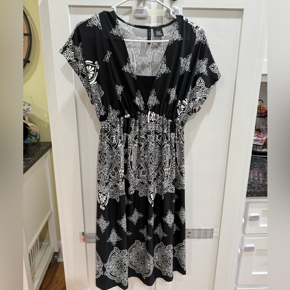 new directions Black and White Printed Midi Dress